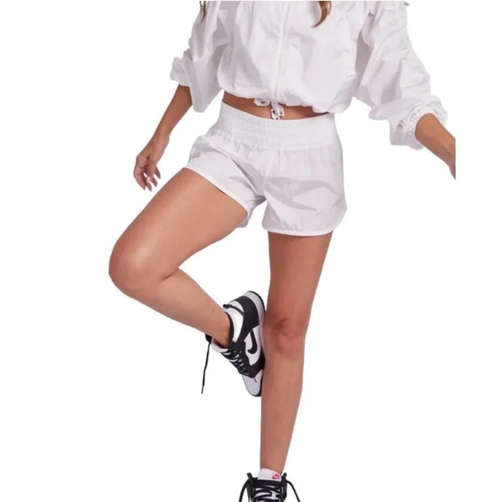 Onzie Yoga Flow Nylon White Parachute Shorts Womens Medium / Large